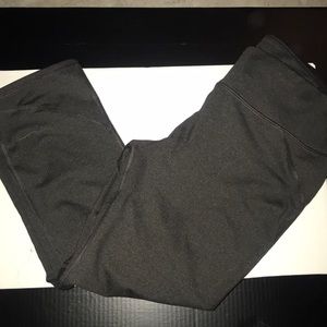 **MOVING SALE** Fabletics athletic Capri leggings